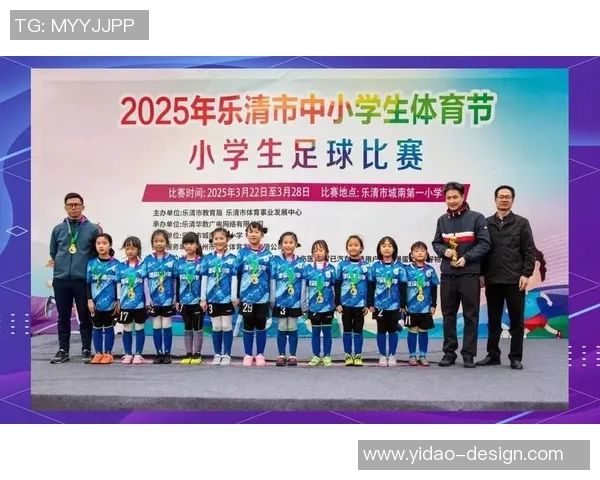 足球明星与当代女孩的魅力碰撞展现青春活力与梦想追逐的精彩瞬间