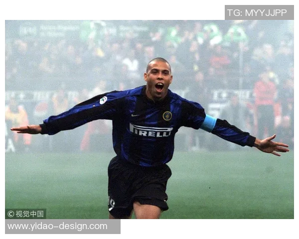 罗尼的足球传奇:从街头小子到世界巨星的辉煌历程